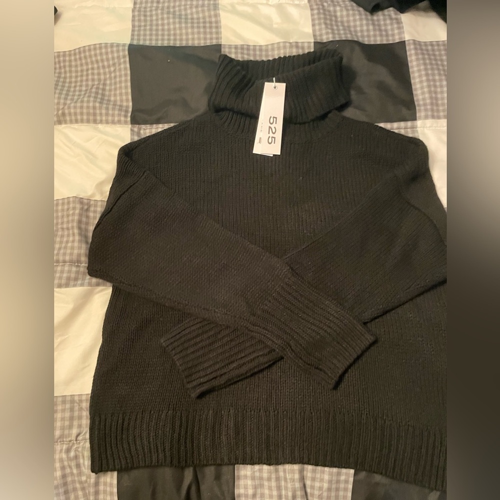 NWT 525 Sweater XS